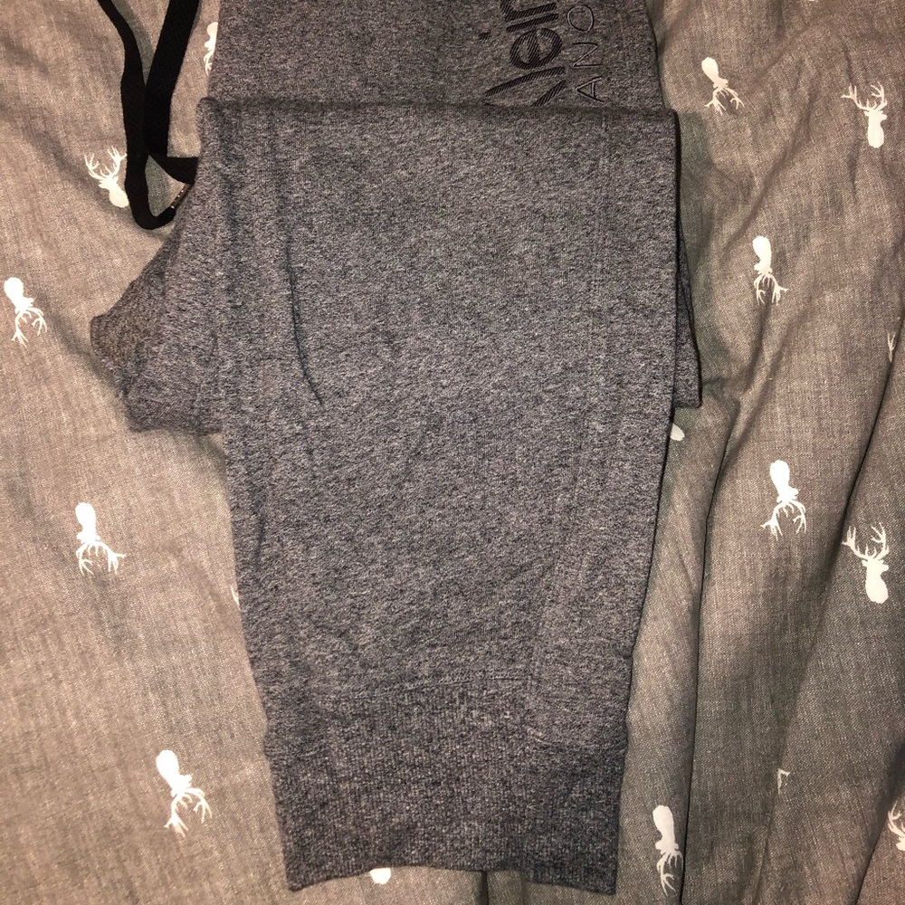 Jogging Pants - Picture 3 of 4